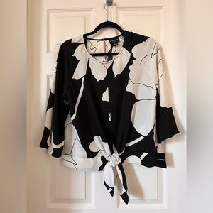 Liz Claiborne Black and White Front Tie Blouse in Size Medium